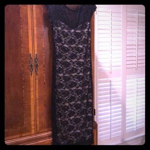 SEXY MATERNITY  midi dress.